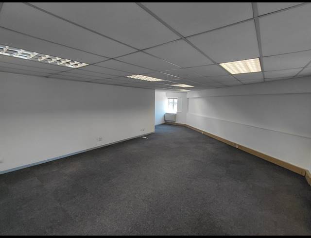 111M² OFFICE TO LET IN FOURWAYS